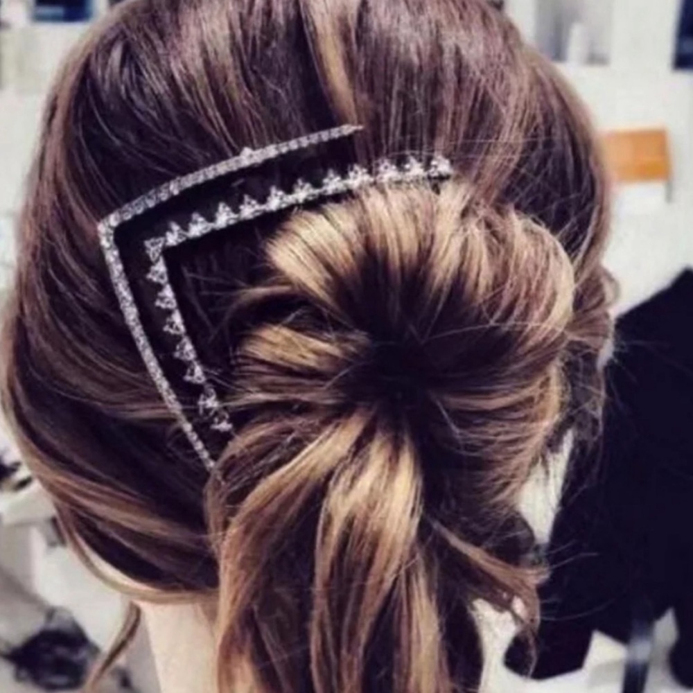 💎 V Shaped Diamond Hair Barrette 💎